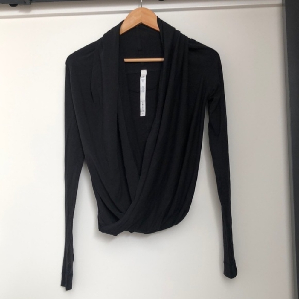 Lululemon Iconic Wrap - Picture 2 of 6